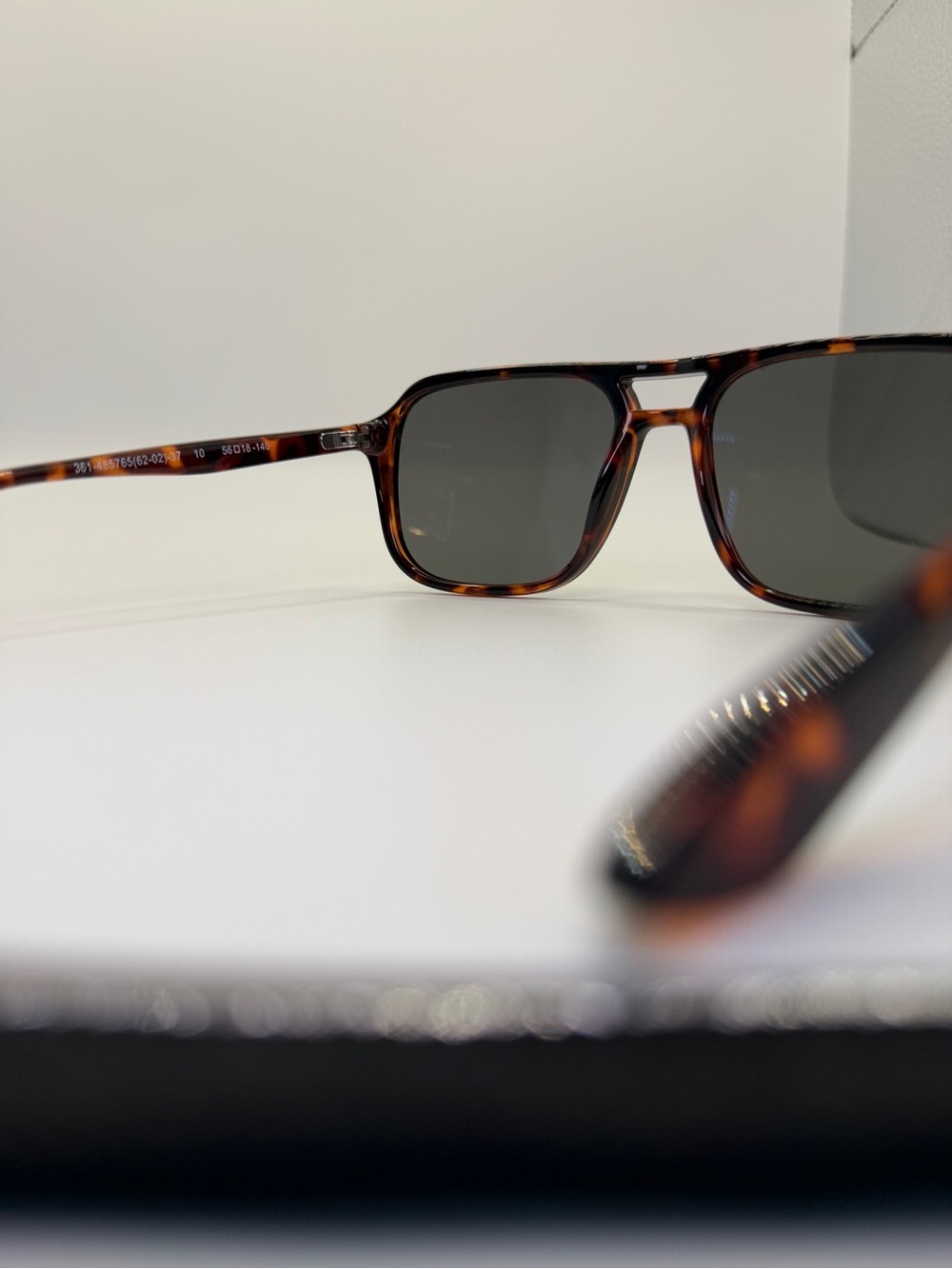 Uniqlo Double Bridge Tortoiseshell Frame Sunglasses with Dark Gray Lenses - Picture 7 of 9